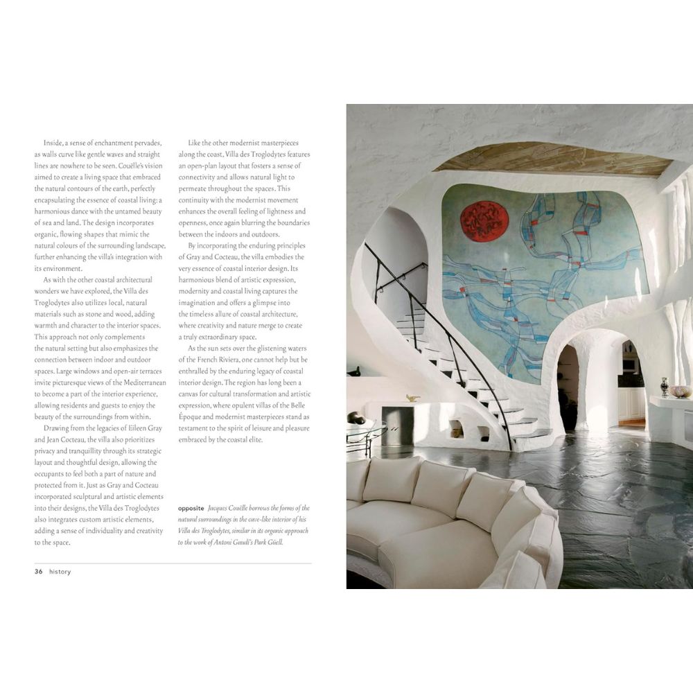 גרם מדרגות לבן ומעוקל וריהוט לבן ומודרני משדרגים את החלל, בהשראת סגנון אורגני וחופי. מצאו עוד רעיונות לעיצוב הבית בספר העיצוב החופי של Fine Lab Home.