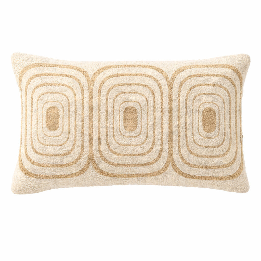 כרית נוי מלבנית רטרו eliana מבית Fine Lab Home בגוון בז', עם שלושה דגמים גיאומטריים אובליים בחום בהיר—פריט אלגנטי לעיצוב פנים מודרני או חללים בגווני Irish Cream Warm.