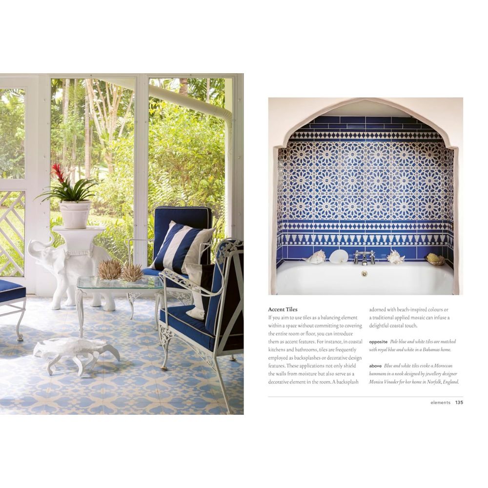 חדר שמש עם ריהוט מתכת לבן, כריות כחולות ורצפת אריחים מעוצבת, המציג את ספר העיצוב החופי של Fine Lab Home — אידיאלי לחובבי עיצוב פנים חופי המחפשים השראה לעיצוב הבית.