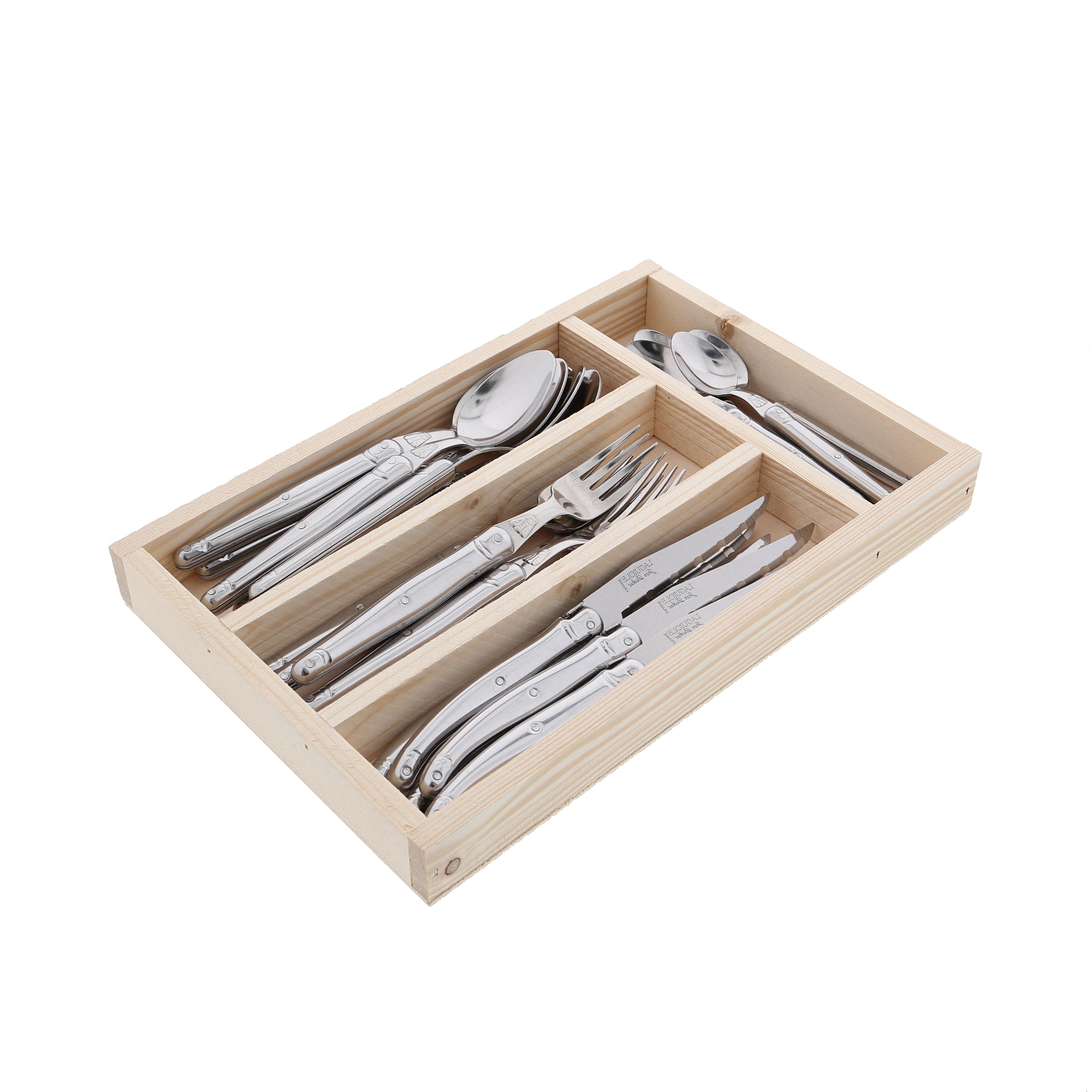 סט סכו"ם מפלדת אל-חלד בן 24 חלקים מבית Fine Lab, מסודר בקפידה במגש עץ, כולל סכינים, מזלגות, כפות וכפיות.
מבית Jean Dubost Laguiole, מהמותגים המובילים בצרפת.