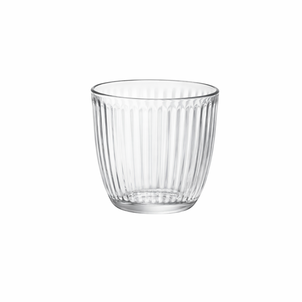 The Fine Lab Home כוס זכוכית פסים - 290 מ"ל (סט של 6 יחידות) מציגה פסים אנכיים על רקע לבן פשוט, המדגישים את העיצוב האלגנטי שלה.