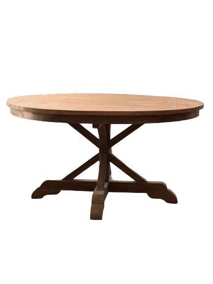 שולחן אוכל עגול טיק של Fine Lab Home עם רגל מרכזית וקורות תמיכה מוצלבות, מושלם לריהוט חוץ ומוצג על רקע לבן.