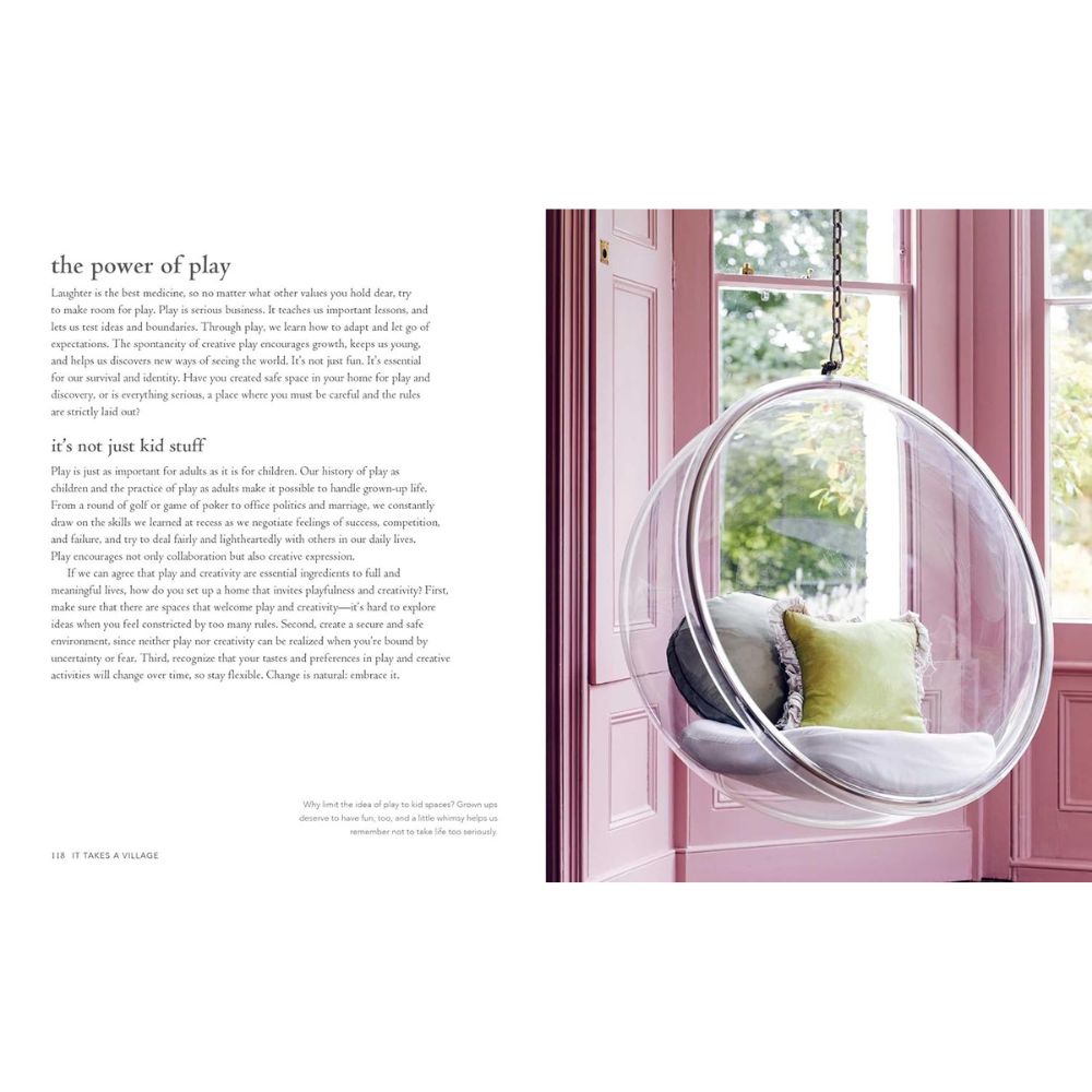 כיסא בועה שקוף עם כריות תלוי ליד חלון בחדר עם קירות ורודים; העמוד השמאלי של הספר עיצוב Happy Starts at Home מאת Fine Lab Home מדגיש את חשיבות המשחק ומציע טיפים לעיצוב הבית ושיפור איכות החיים.