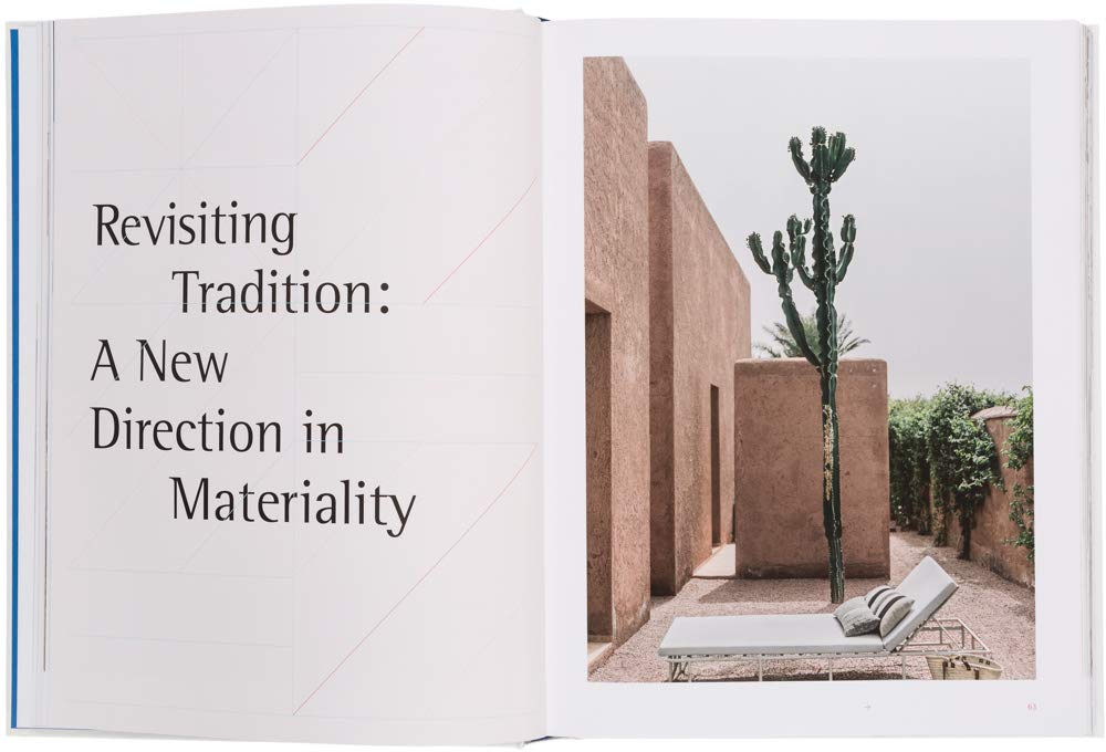 ספר פתוח מתוך ספר העיצוב של Fine Lab Home, "הים התיכון החדש", מציג "חזרה למסורת: כיוון חדש בחומריות" לצד קקטוס וכורסה, המשקפים את הסגנון הים תיכוני ועיצוב ים תיכוני.