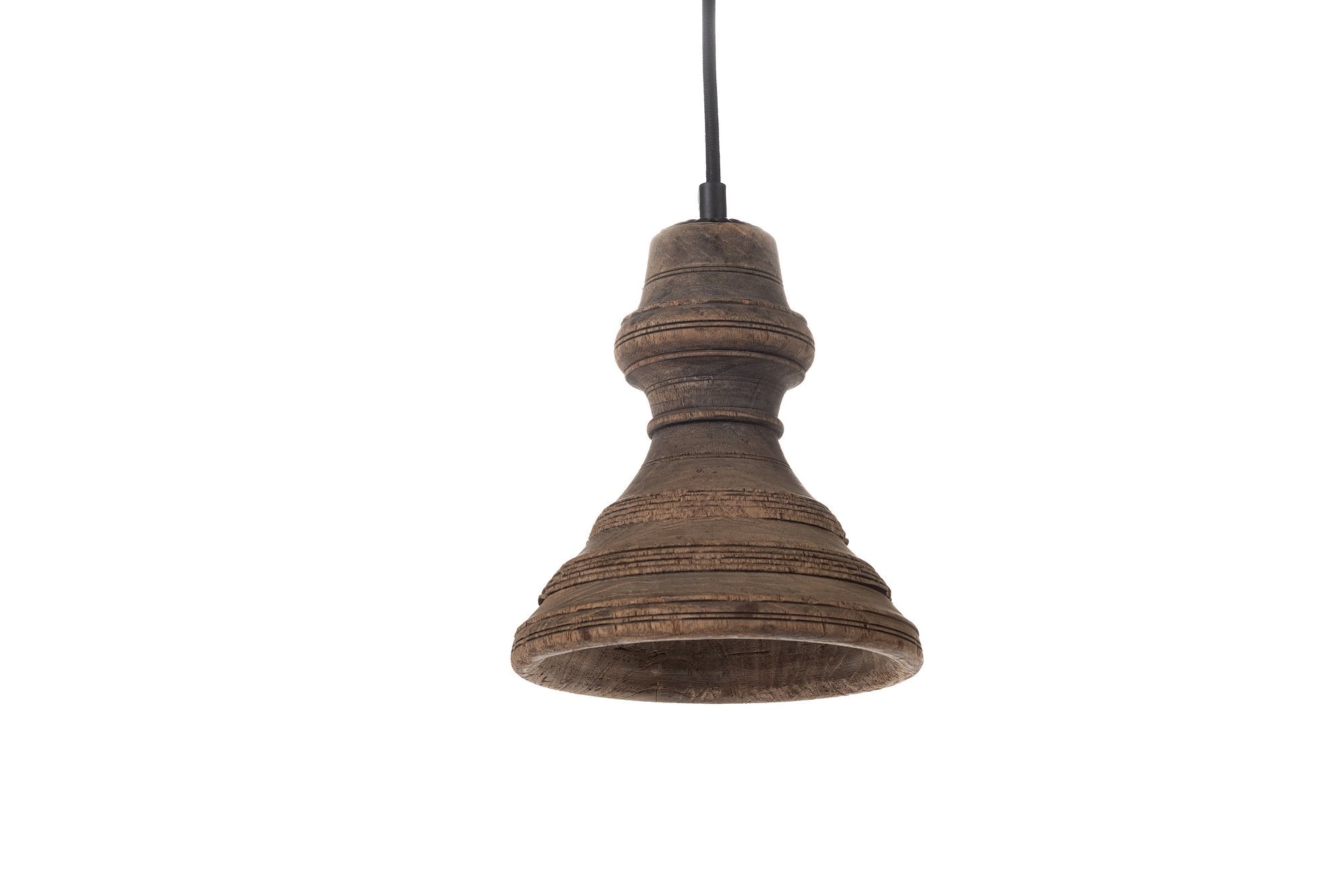 גוף תאורה עץ של Fine Lab Home עם פני שטח מגולפים ומרקם ייחודי תלוי על כבל שחור מול רקע לבן.