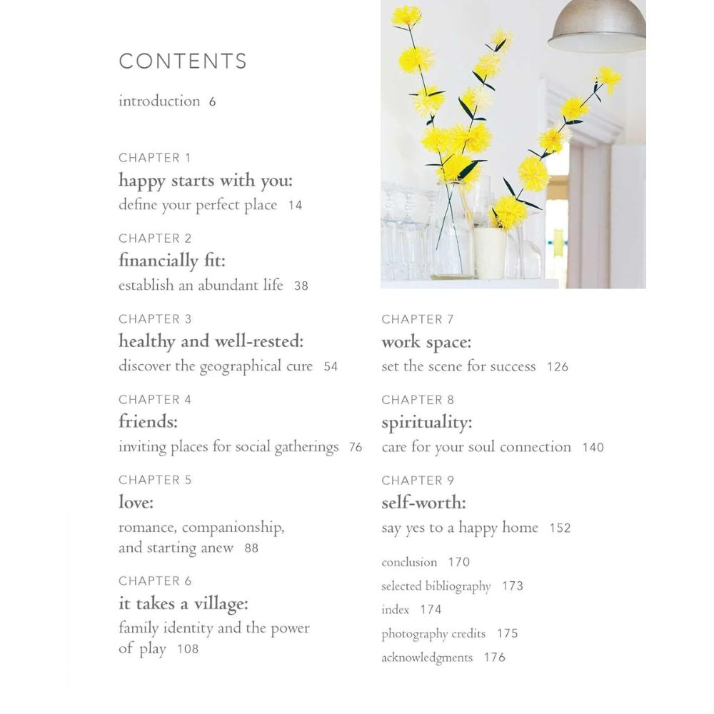 תוכן העניינים מתוך הספר "Happy Starts at Home" מאת Fine Lab Home, המציג פרחים צהובים באגרטל ורשימת פרקים בנושאי אושר, שיפור עצמי ושיפור איכות החיים ליצירת מדריך לבית בריא ואסתטי.