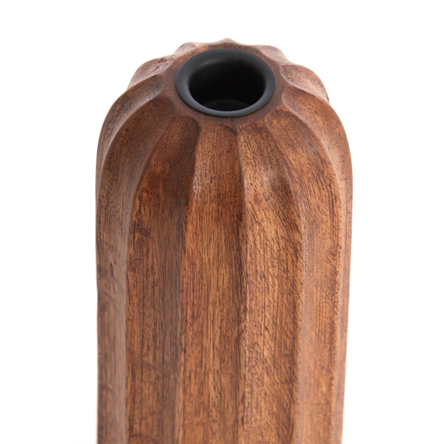 פמוט עץ גבוה בצבע חום Russet בגימור מגולף עם טבעת מתכת לנר סטיק מבט מעל