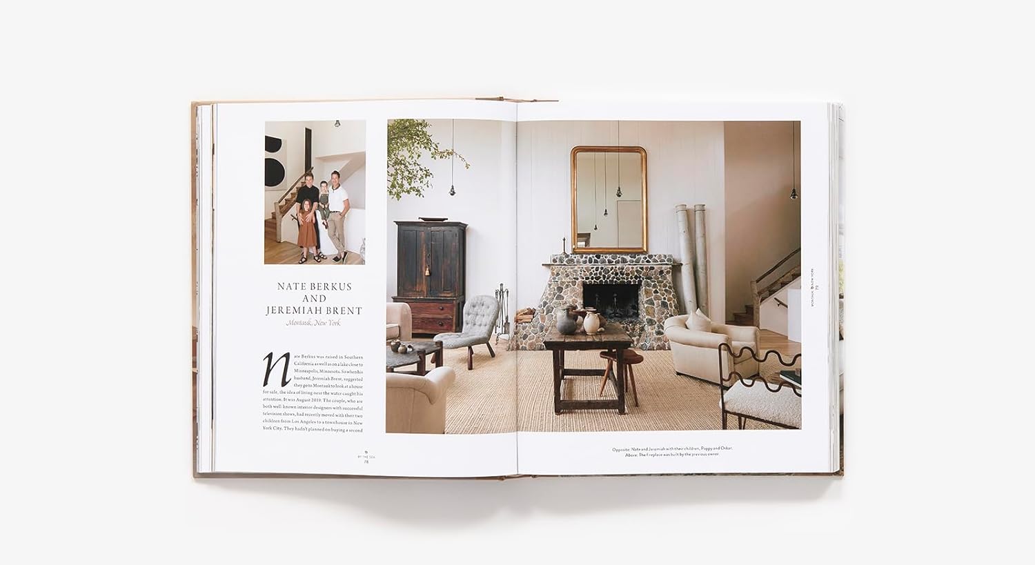 עטיפת הספר "ספר עיצוב sense of place" מאת Fine Lab Home, המציגה פינת אוכל כפרית עם ריהוט מעץ, קירות בהירים, אגרטל עם ענפים ואור טבעי רך. כולל את שם הספר ושמות המחברים.