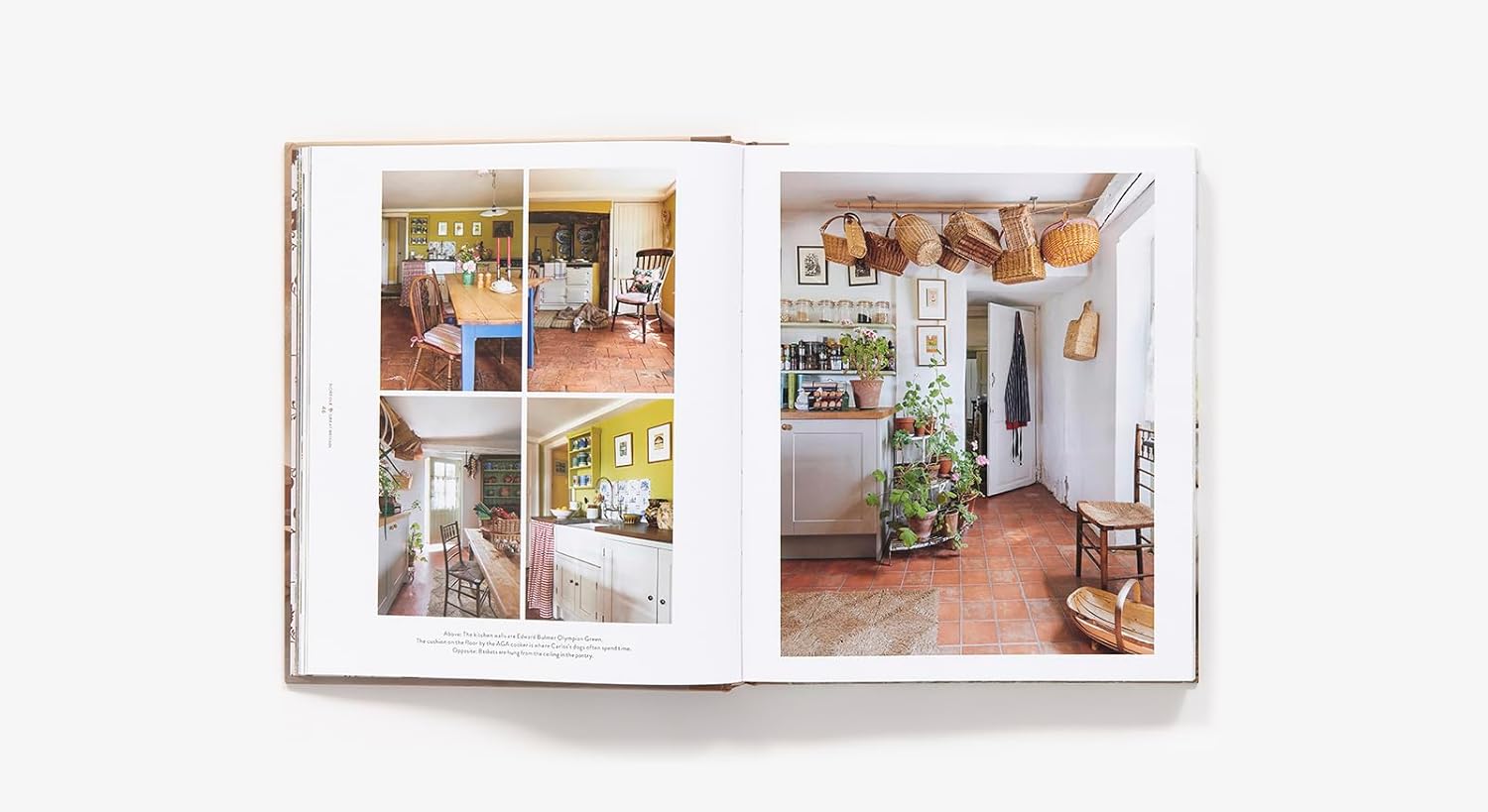 עטיפת הספר "ספר עיצוב sense of place" מאת Fine Lab Home, המציגה פינת אוכל כפרית עם ריהוט מעץ, קירות בהירים, אגרטל עם ענפים ואור טבעי רך. כולל את שם הספר ושמות המחברים.