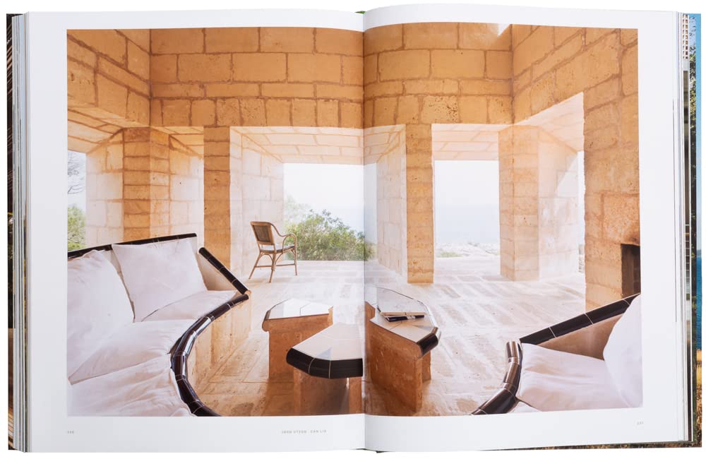 הספר עיצוב sublime hideaways מאת Fine Lab Home מציג פינת ישיבה חיצונית מוארת בשמש עם אדם אחד תחת פרגולה מעץ על הכריכה.