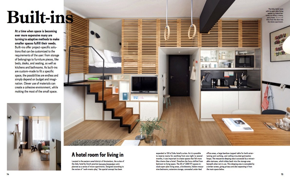 פנים דירה מודרני עם אחסון עץ מובנה, פתרונות חכמים, מטבח קומפקטי ומדפים — מוצג בספר "ספר עיצוב small homes grand living" של Fine Lab Home, דוגמה מובהקת לעיצוב פנים לחללים קטנים.