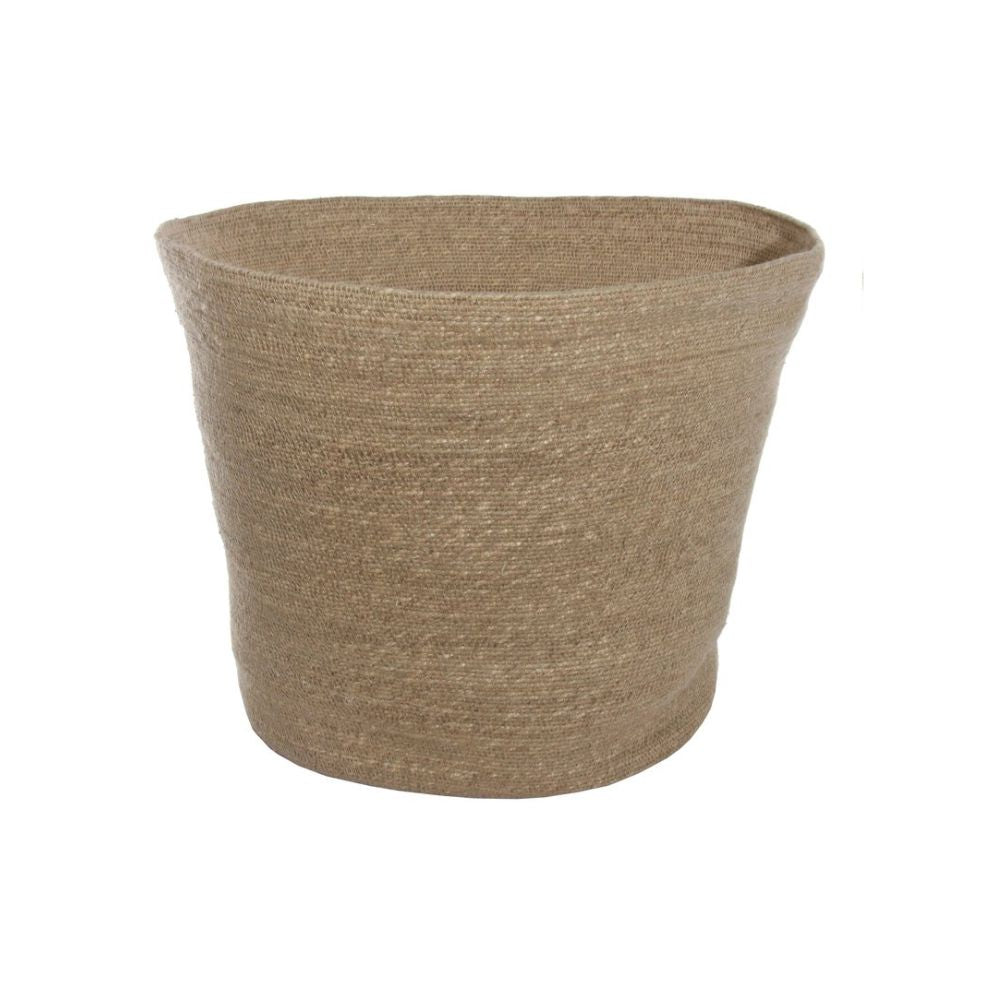 שלושה סלי אחסון בעבודת יד מעשב ים טבעי מבית Fine Lab Home, זמינים בשלושה גדלים שונים.