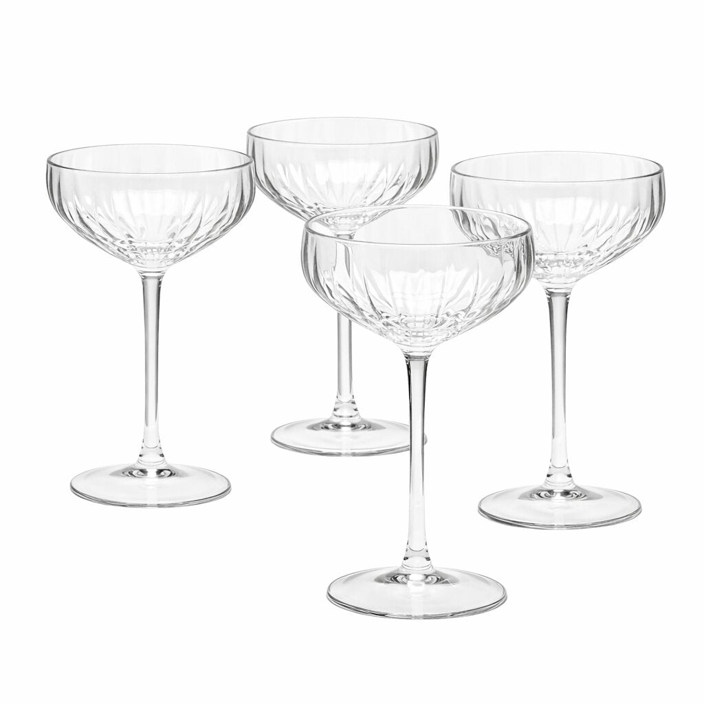 סט של ארבע כוסות זכוכית לקוקטייל של Fine Lab Home - 350 מ"ל, עם עיטורים חרוטים אלגנטיים, מסודרות יחד על רקע לבן.