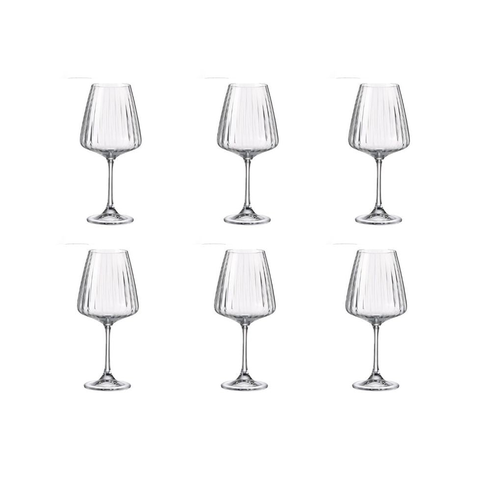 כוסות יין פסים של Six Fine Lab Home - 450 מ“ל (סט של 6 יחידות), עם חריצים אנכיים המסודרים בשתי שורות של שלוש על רקע לבן, מהוות סט כוסות יין אלגנטיות המתאימות במיוחד לאירוח. כוסות הזכוכית הללו לאירוח מוסיפות נופך של אלגנטיות לכל שולחן.