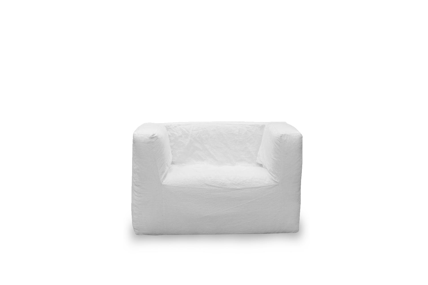 כורסה יחיד מודרנית 100% פשתן מבית Fine Lab Home, עם משענות ישרות וכרית רכה, מוצגת על רקע לבן חלק.