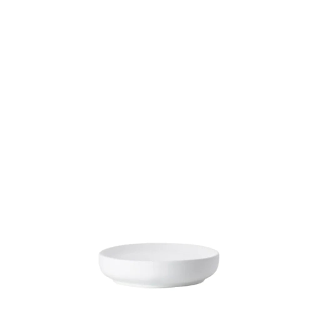 סבונייה עגולה מבית Fine Lab Home, עם בסיס שטוח וקצוות מעט מוגבהים, מונחת על רקע לבן חלק.