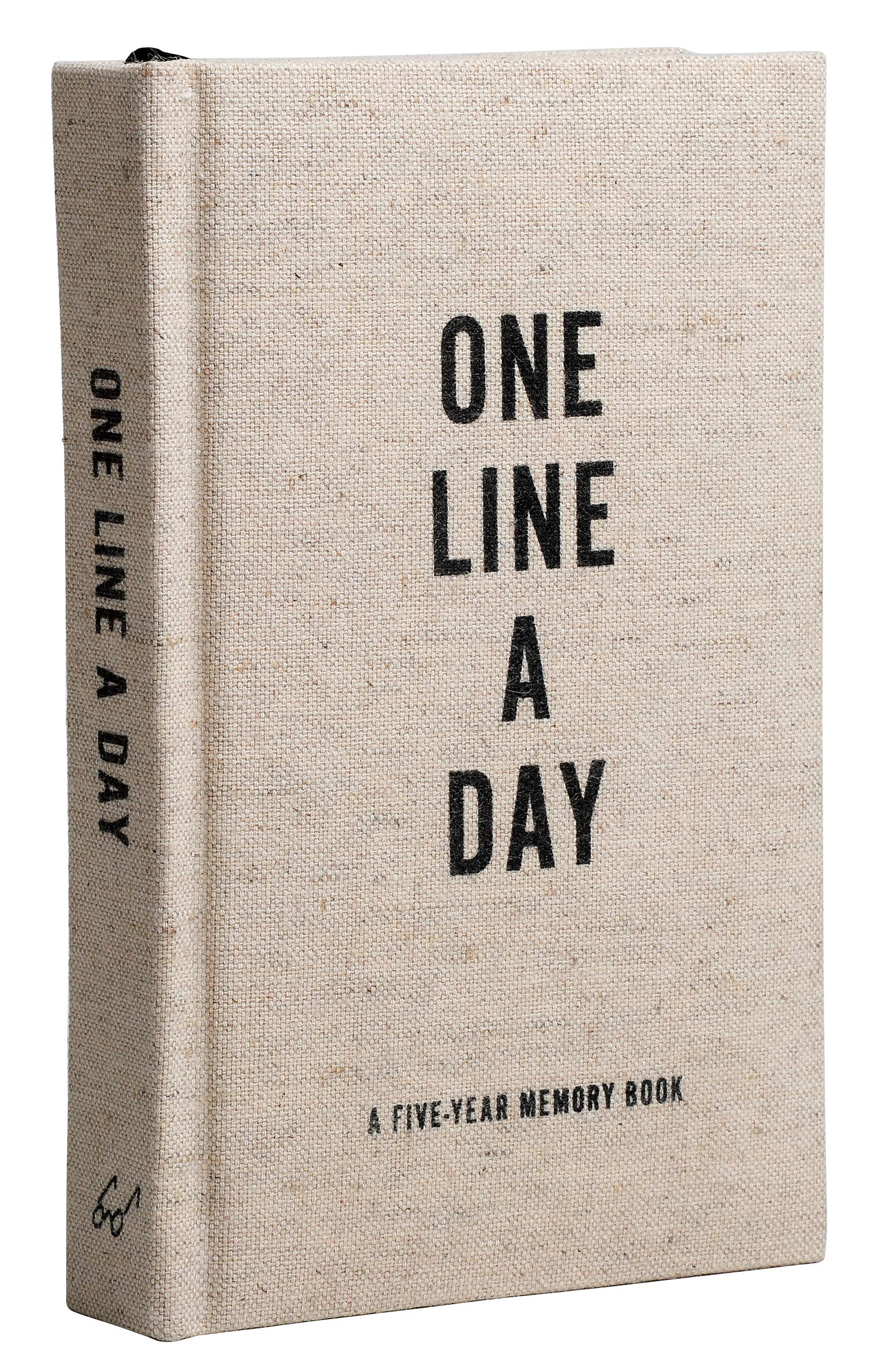 יומן ONE LINE A DAY מבית Fine Lab Home, בכריכה קשה בצבע בז', שכותרתו "One Line a Day: A Five-Year Memory Book" (שורה אחת ביום: ספר זיכרונות לחמש שנים), עם טקסט שחור על הכריכה והשדרה — מושלם כספר זיכרונות לחמש שנים.