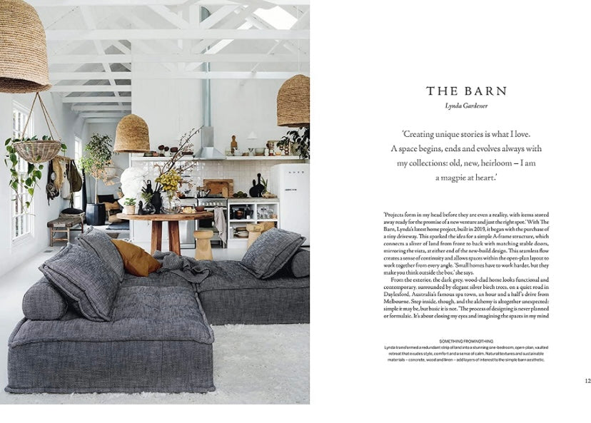 כריכת הספר "עיצוב" בעיצוב Fine Lab Home, המציגה מדף לבן עם פרחים מיובשים, ציור נוף וקישוטים — השראה אידיאלית לחובבי עיצוב הבית ואוהבי עיצוב.