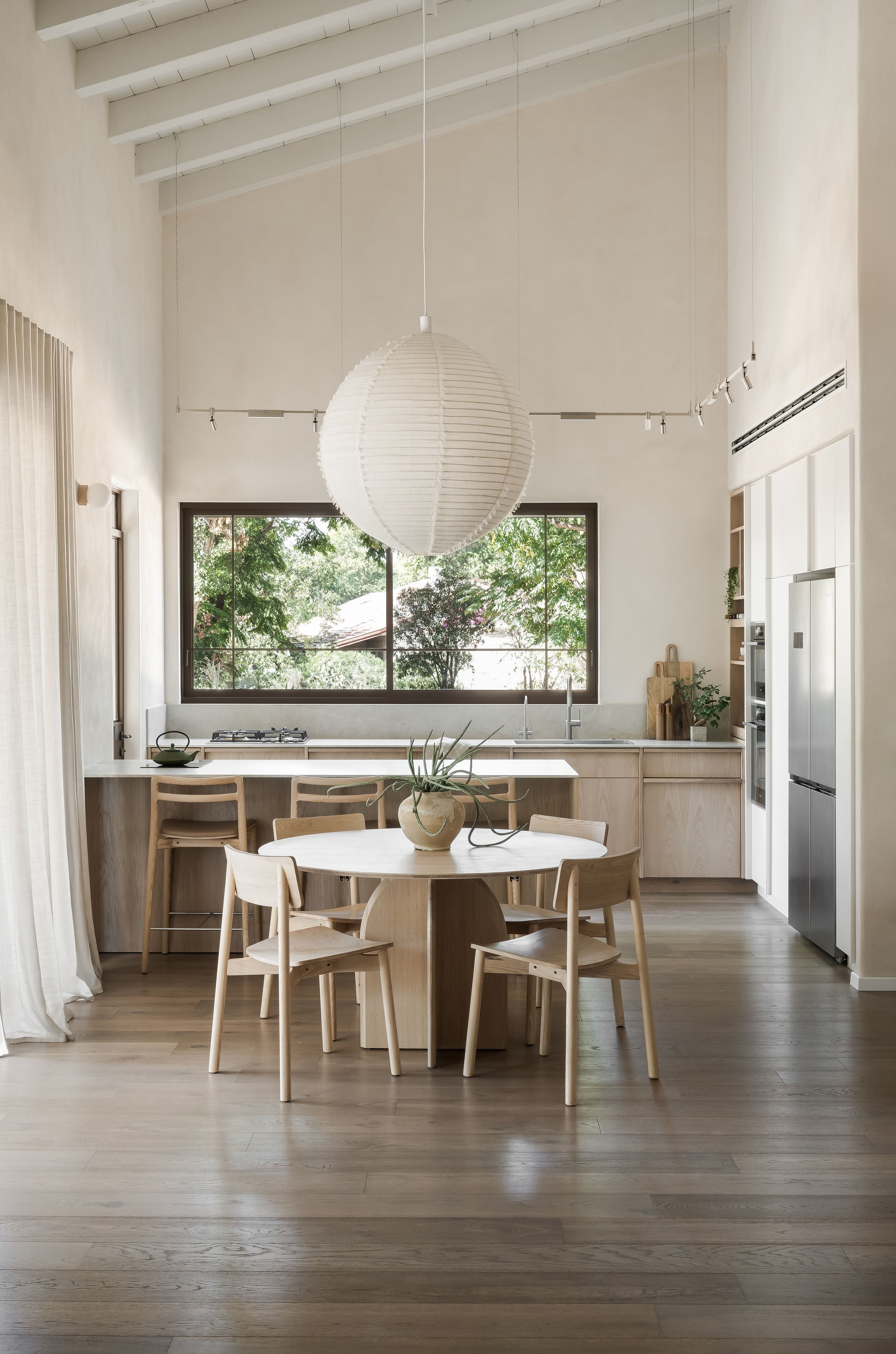 הצצה לפרויקט העיצוב של רותם אדר בקיבוץ המעפיל- בית שנולד מתחושה