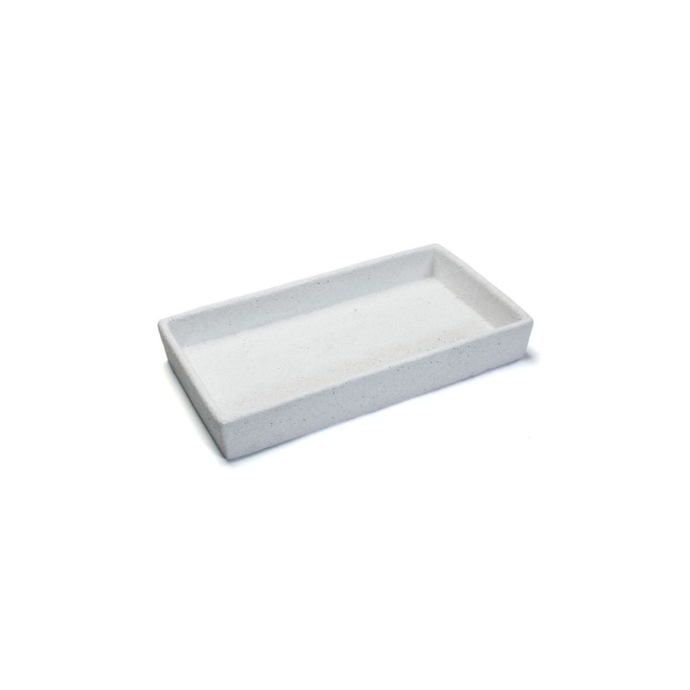 המגש המלבני הלבן – 3 גדלים מבית Fine Lab Home הוא מגש קרמיקה לבן, מלבני ושטוח, בעל שוליים מוגבהים קלות, המתאים במיוחד כמגש לנרות או כמגש לבשמים, המוצג על רקע לבן חלק.