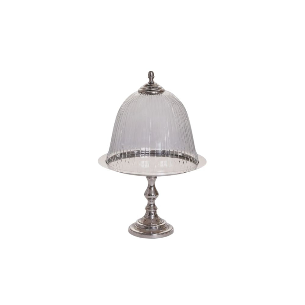 The Fine Lab Home פעמון זכוכית וכסף אלגנטי- שלושה גדלים כולל מעמד לעוגה מבסיס מתכת כסוף עם כיסוי זכוכית מחורץ, המוצג על רקע לבן.