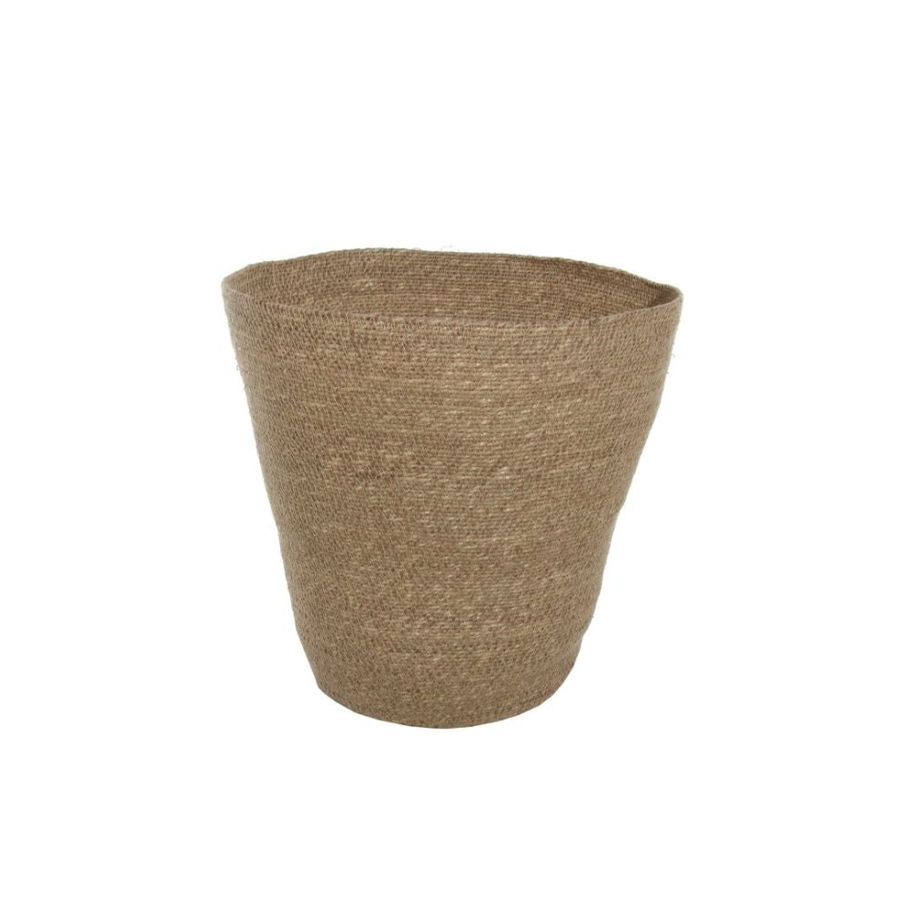 שלושה סלי אחסון בעבודת יד מעשב ים טבעי מבית Fine Lab Home, זמינים בשלושה גדלים שונים.
