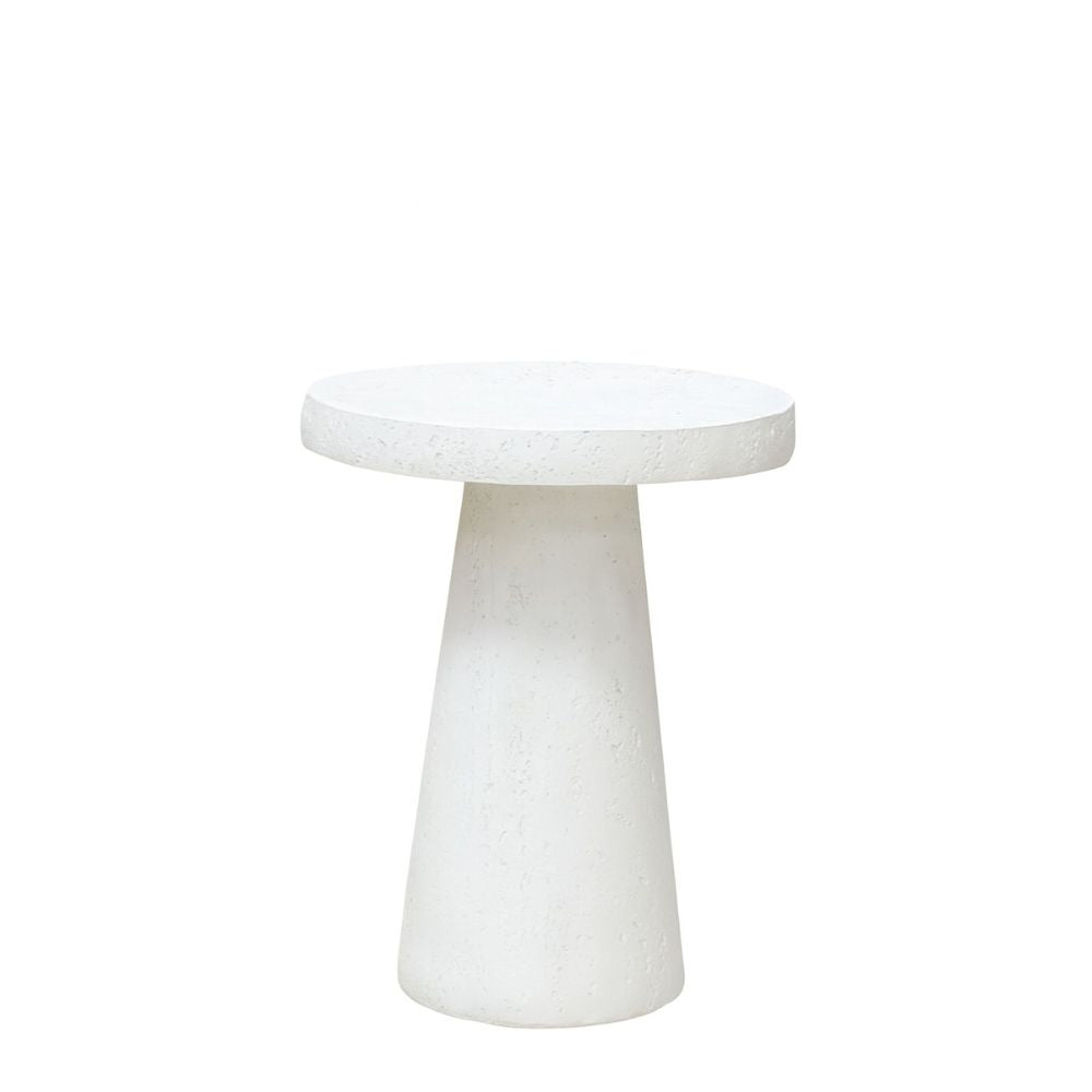 סטול לבן קומפקטי ועגול מבית Fine Lab Home, בעל משטח מרקם ובסיס חרוטי בעיצוב מינימליסטי, על רקע לבן חלק.