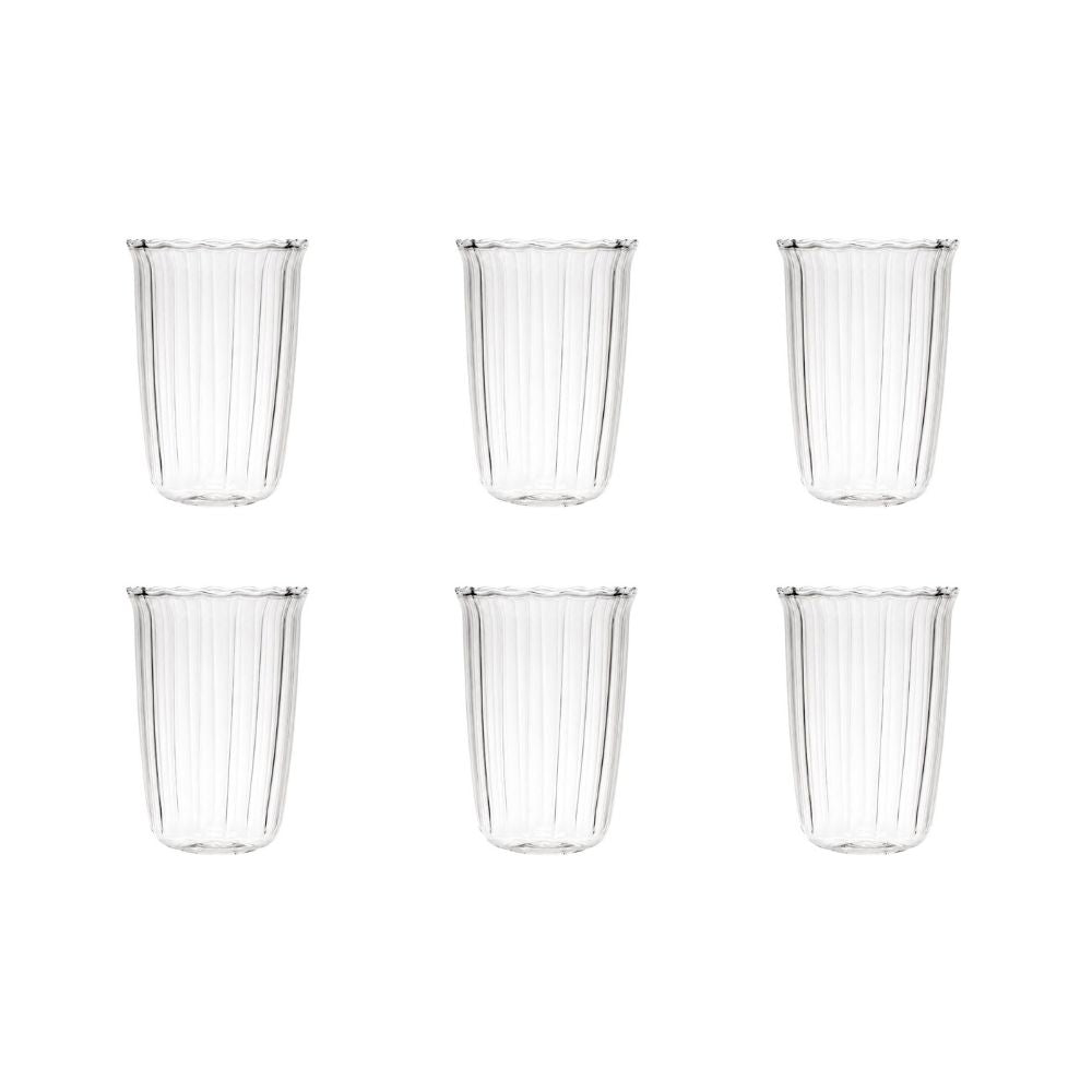 כוסות זכוכית פסים של Six Fine Lab Home - 420 מ“ל (סט של 6 יחידות), בעלות עיצוב שקוף עם פסים אנכיים — אידיאליות לשתייה חמה וקרה — מסודרות בשתי שורות של שלוש כוסות על רקע לבן חלק.
