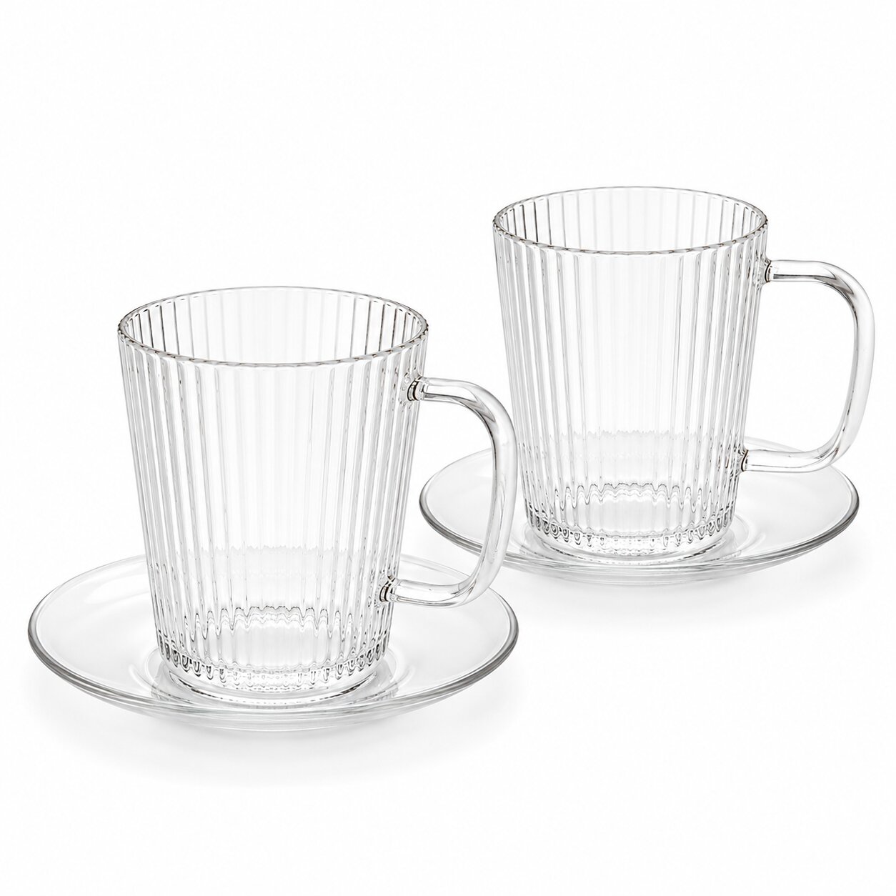 שש כוסות קפוצ'ינו שקופות של Fine Lab Home עם פסים אנכיים בזכוכית — ספלי קפוצ'ינו ותחתיות זכוכית פסים 280 מ“ל (סט של 6 יחידות) — מסודרות על צלחות תואמות שקופות על רקע לבן חלק. סט ספלי הקפה האלגנטי הזה מושלם להגשת קפוצ'ינו ולהפיכת כל מפגש למיוחד.