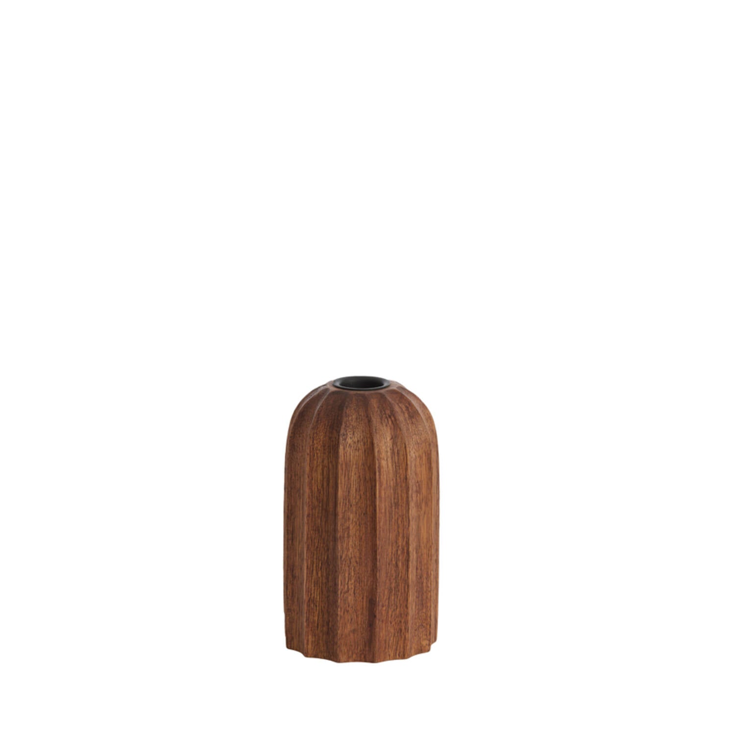 פמוט עץ נמוך בצבע חום Russet בגימור מגולף עם טבעת מתכת לנר סטיק