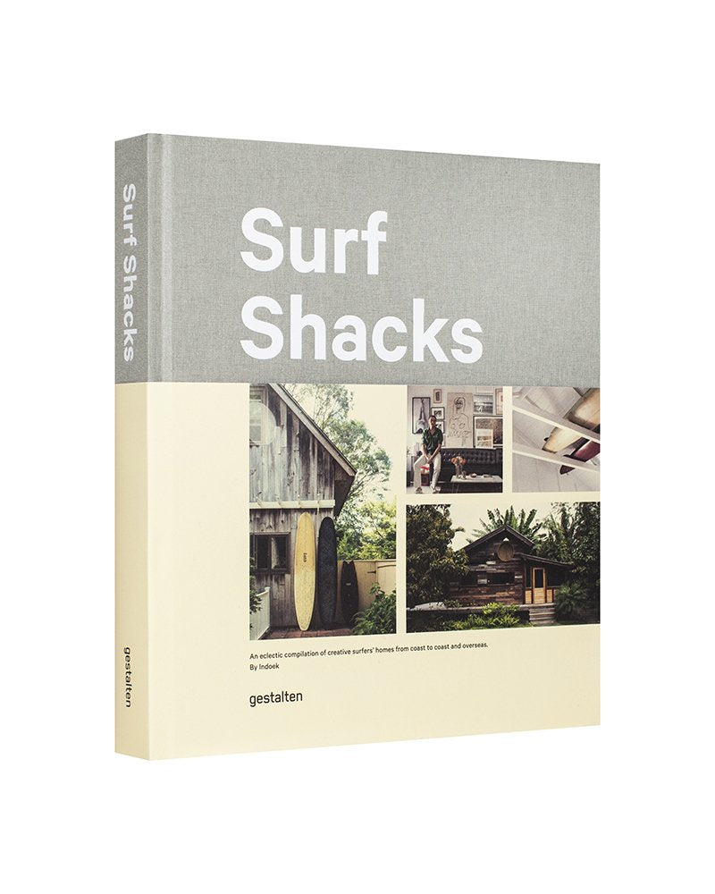 על עטיפת הספר "ספר עיצוב surf shacks" מאת Fine Lab Home מופיע הכותרת לצד שלוש תמונות של בתים כפריים בהשראת גלישה.