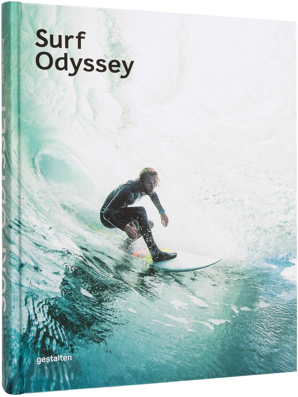 ספר העיצוב Surf Odyssey מבית Fine Lab Home מציג על כריכתו גולש בתוך גל גדול, וממחיש את רוח ותרבות הגלישה.
