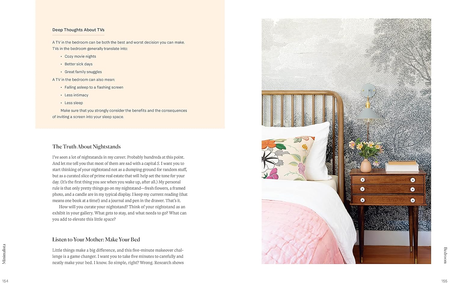 ספר עיצוב מינימליסטי מבית Fine Lab Home — כריכה עם עיצוב מינימלי: ספסל, כריות, סלסלה, תמונה ותאורה תלויה. השראה לארגון ושדרוג הבית בסגנון מינימליסטי.