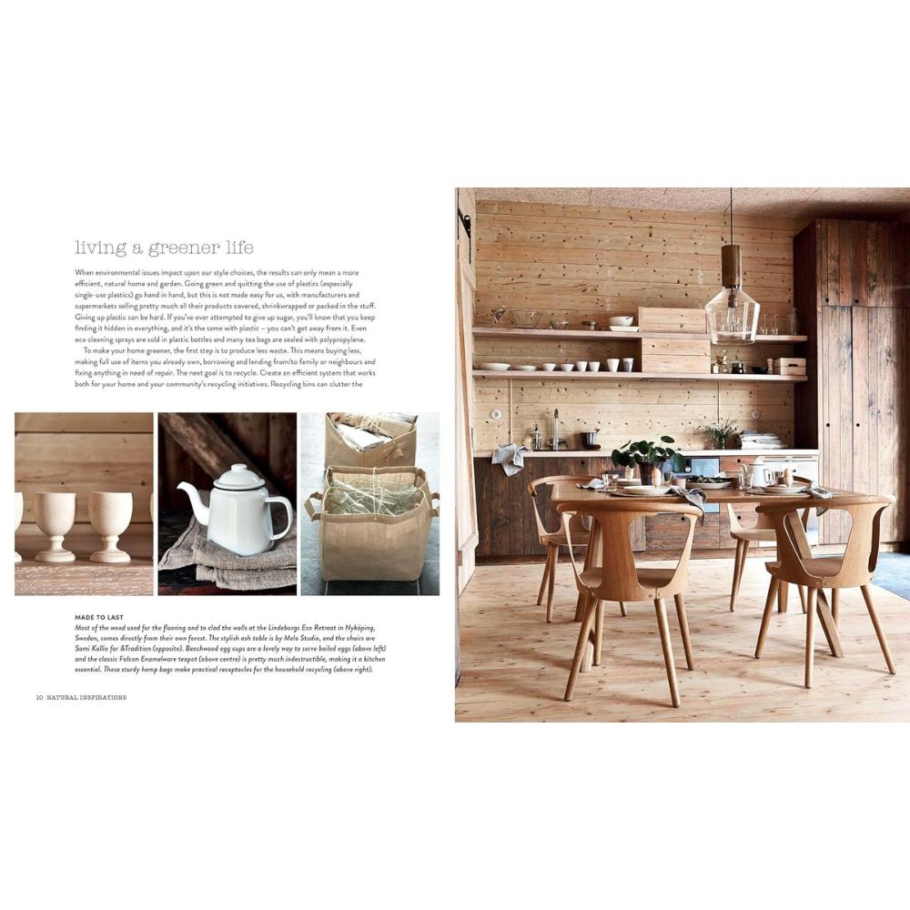 חדר אוכל מודרני מעץ עם שולחן עגול, ארבע כיסאות, מדפים ותאורה תלויה המציג חומרים טבעיים בסגנון בר קיימא. בעמוד השמאלי מוצג ספר העיצוב של Fine Lab Home, המציג סגנון בר קיימא טבעי עם תמונות של ספלים, קומקום ותיבה.