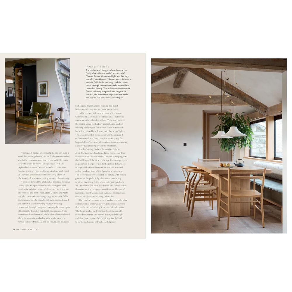 בכתבה במגזין המוקדשת לספר העיצוב "Bring the Outside In" של Fine Lab Home, מוצג כיסא ירוק משמאל, ומימין פינת אוכל עם ריהוט מעץ ותאורה — כולם מבטאים עיצוב ביופילי וחיבור לטבע.