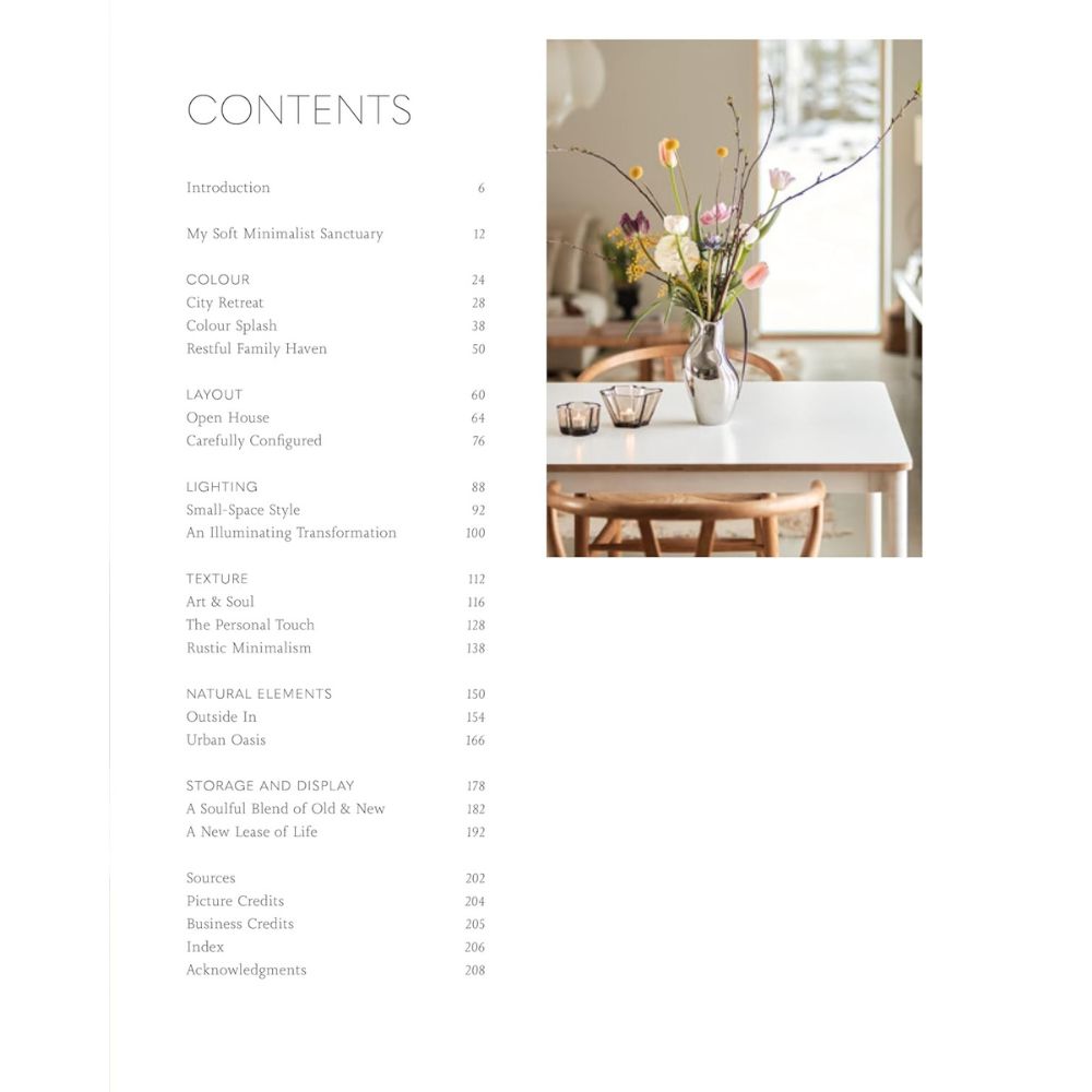 משמאל מופיעה תוכן העניינים מתוך הספר "The Soft Minimalist Home" בהוצאת Fine Lab Home; מימין, שולחן אוכל לבן עם סידור פרחים וקערות מדגים עיצוב מינימליסטי ועיצוב סקנדינבי.