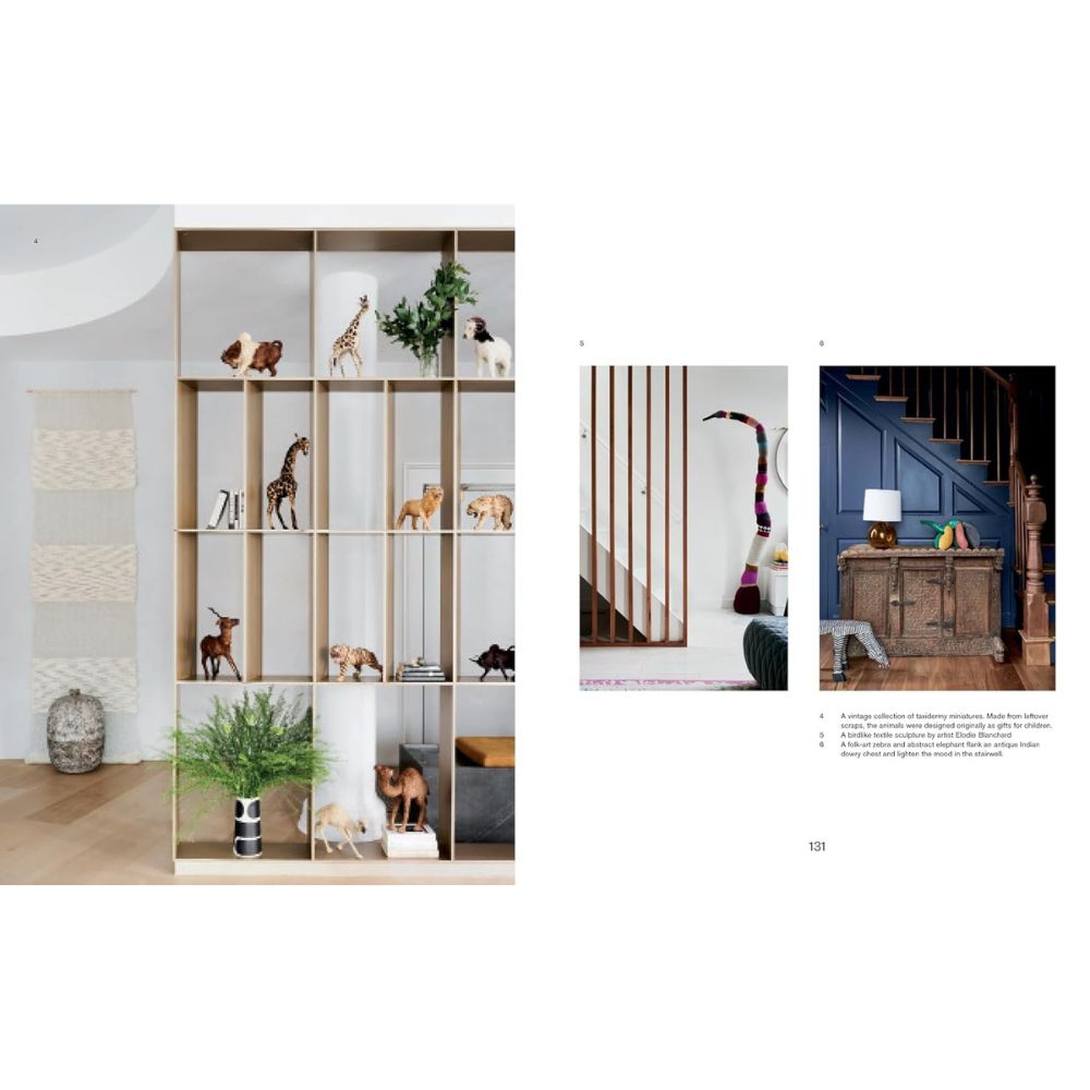 יחידת מדפים מעץ מבית Fine Lab Home מציגה פסלוני חיות וצמחים, ומכניסה לחלל אלמנטים של עיצוב פנים; בסמוך, תמונות מציגות עץ חתולים מפוספס ומסדרון שבו מונחת שידה מתחת למדרגות, והכל יחד מעורר את האסתטיקה המופיעה בדפי ספר העיצוב "What We Keep" מבית Fine Lab Home.