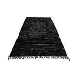 שטיח עור שחור